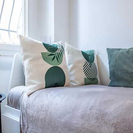Modern And Elegant Apartman