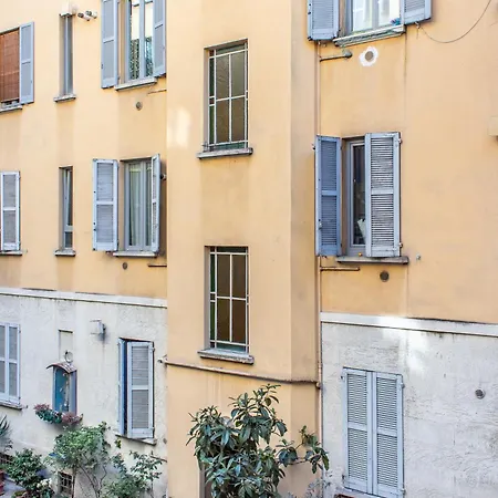 Modern And Elegant Apartman